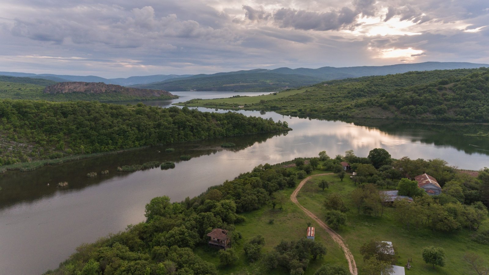 язовир Пчелина (Лобош) язовир Пчелина (Лобош)